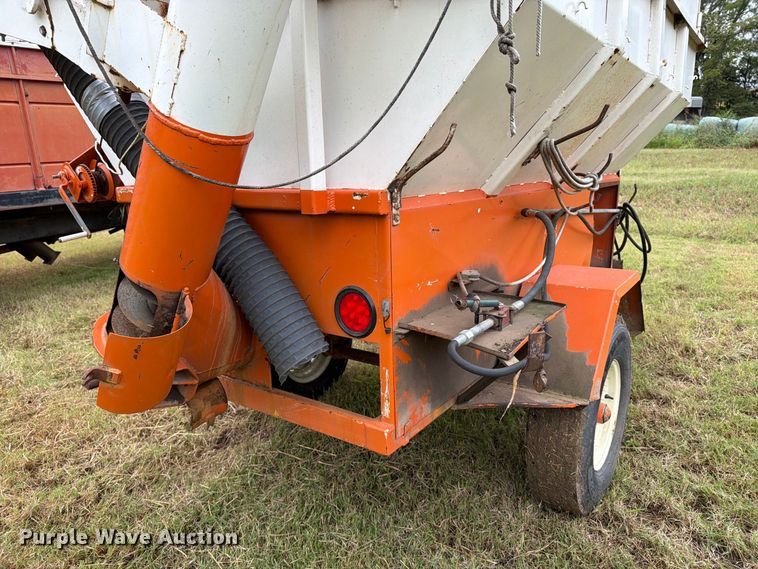 image for item EP7865 Garst seed tender trailer