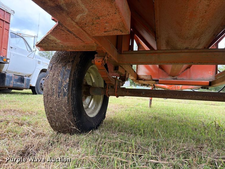image for item EP7865 Garst seed tender trailer