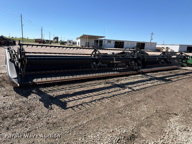 image for item EP7903 2010 MacDon FD70 flex draper head