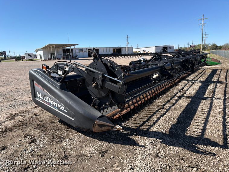 image for item EP7903 2010 MacDon FD70 flex draper head