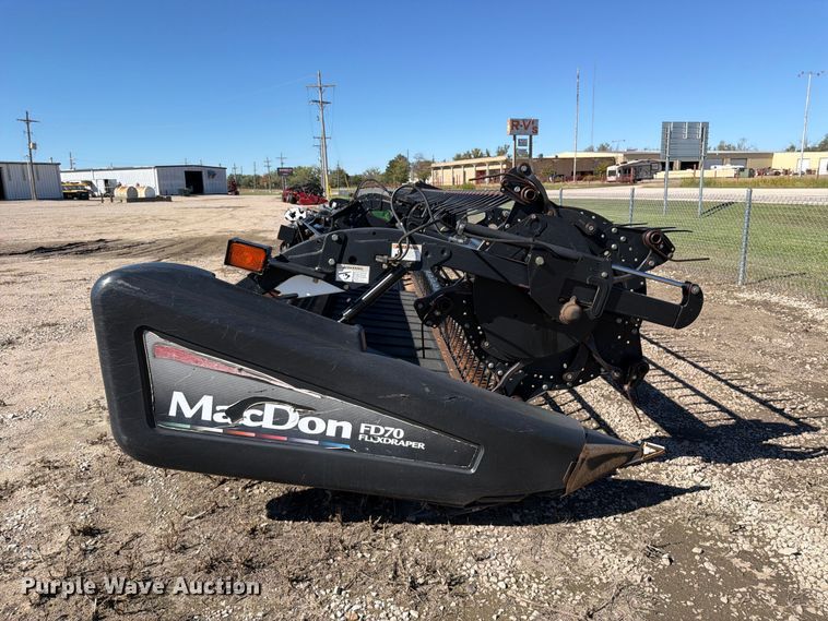 image for item EP7903 2010 MacDon FD70 flex draper head