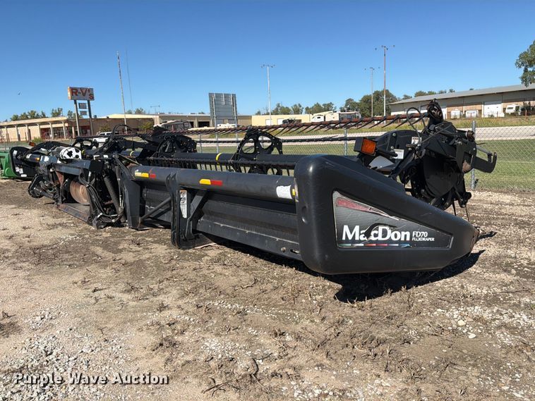 image for item EP7903 2010 MacDon FD70 flex draper head
