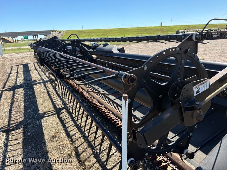 image for item EP7903 2010 MacDon FD70 flex draper head
