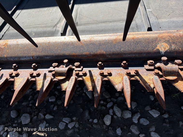 image for item EP7903 2010 MacDon FD70 flex draper head