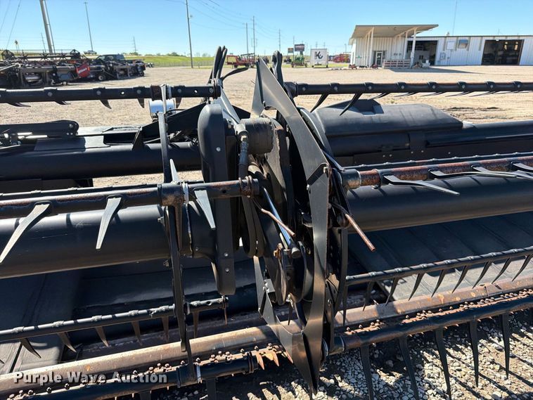 image for item EP7903 2010 MacDon FD70 flex draper head