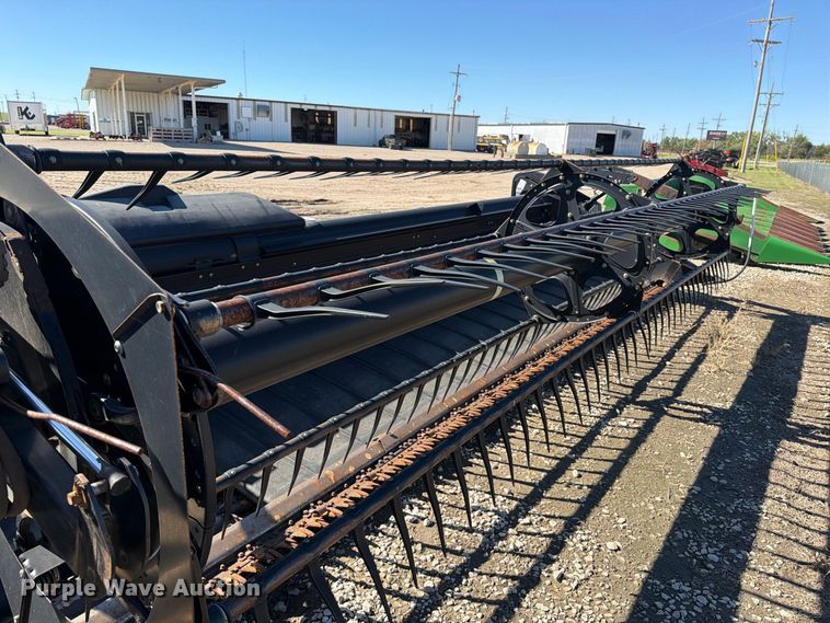 image for item EP7903 2010 MacDon FD70 flex draper head