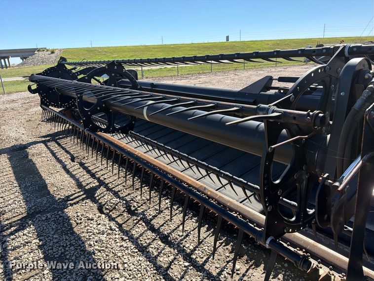 image for item EP7903 2010 MacDon FD70 flex draper head