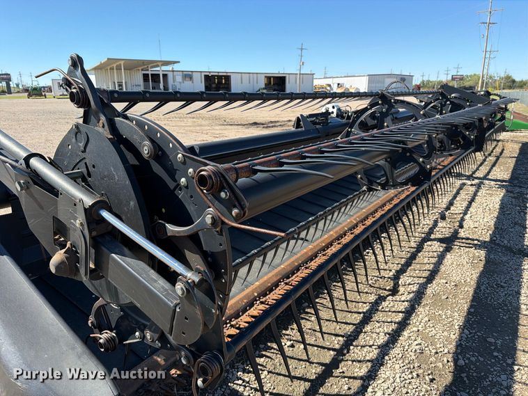 image for item EP7903 2010 MacDon FD70 flex draper head