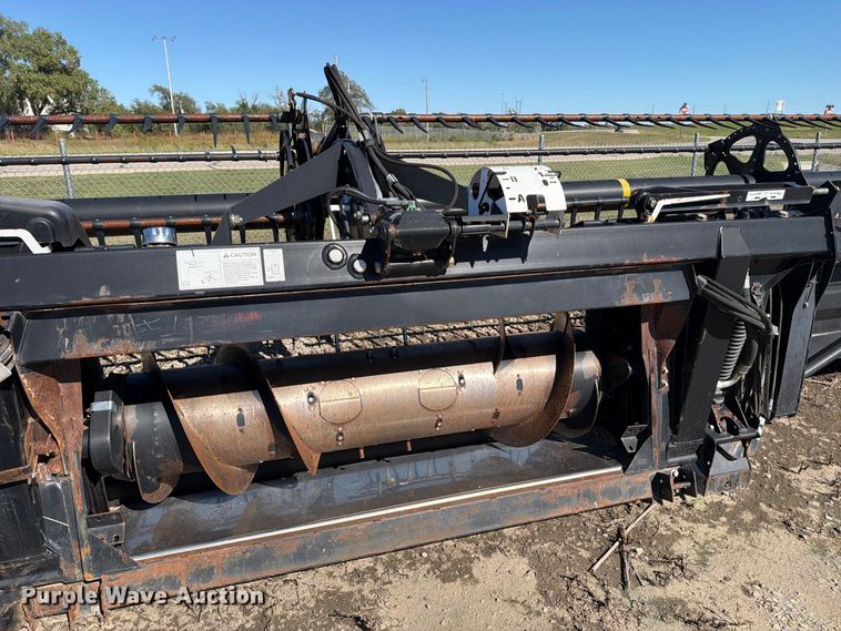image for item EP7903 2010 MacDon FD70 flex draper head