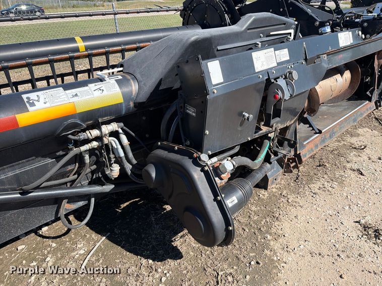 image for item EP7903 2010 MacDon FD70 flex draper head