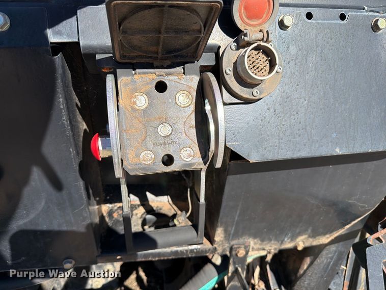 image for item EP7903 2010 MacDon FD70 flex draper head