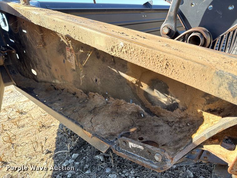 image for item EP7903 2010 MacDon FD70 flex draper head