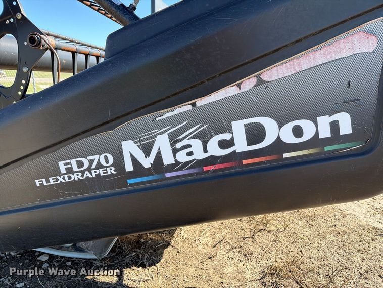 image for item EP7903 2010 MacDon FD70 flex draper head