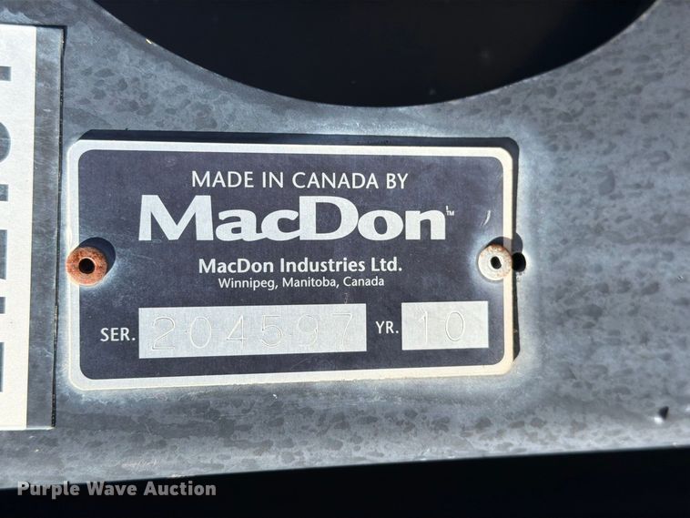 image for item EP7903 2010 MacDon FD70 flex draper head