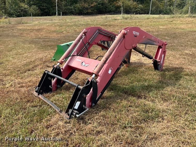 image for item ER3443 Massey Ferguson 1070 loader
