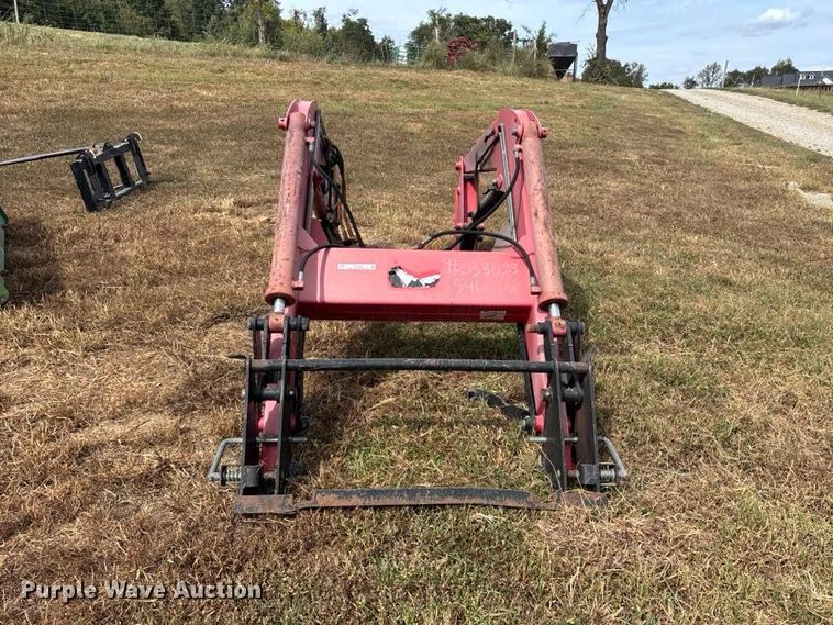 image for item ER3443 Massey Ferguson 1070 loader