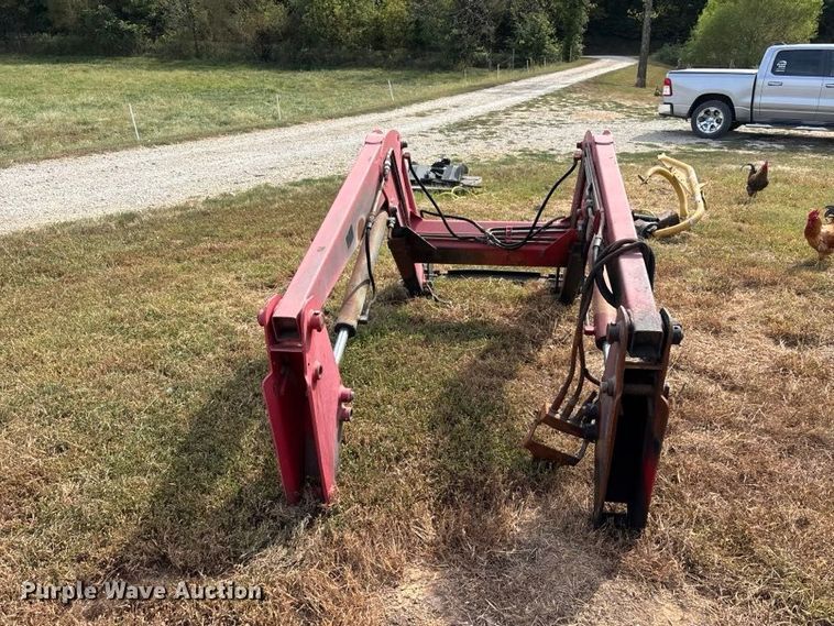 image for item ER3443 Massey Ferguson 1070 loader