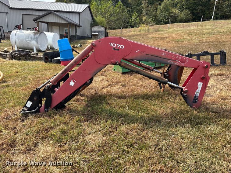 image for item ER3443 Massey Ferguson 1070 loader