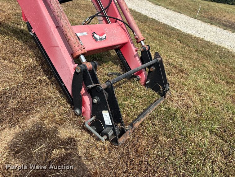 image for item ER3443 Massey Ferguson 1070 loader