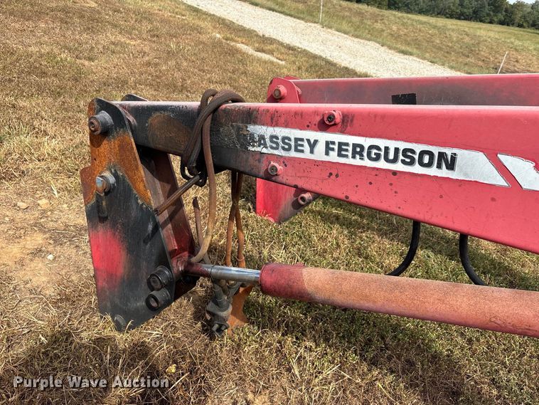 image for item ER3443 Massey Ferguson 1070 loader