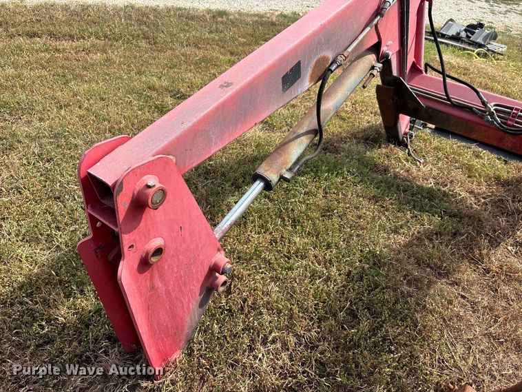 image for item ER3443 Massey Ferguson 1070 loader
