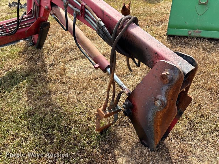 image for item ER3443 Massey Ferguson 1070 loader