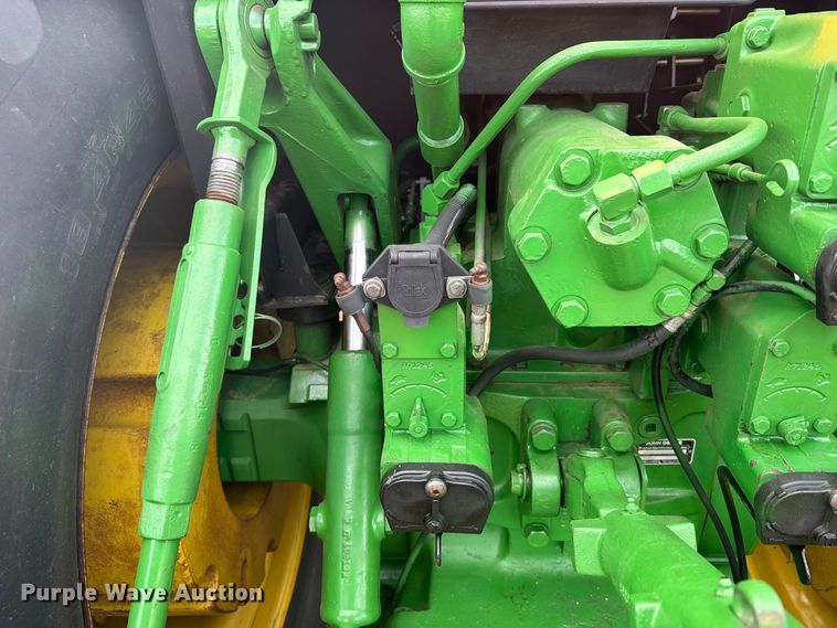 image for item EW4374 1989 John Deere 4955 MFWD tractor