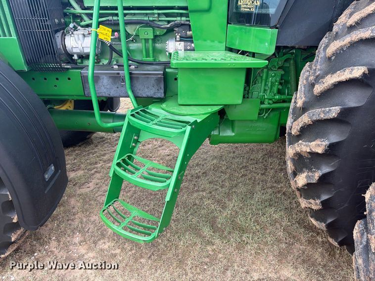 image for item EW4374 1989 John Deere 4955 MFWD tractor