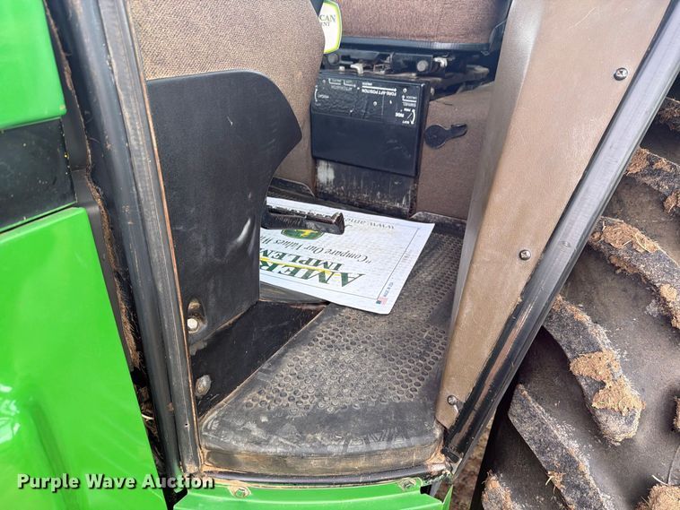 image for item EW4374 1989 John Deere 4955 MFWD tractor