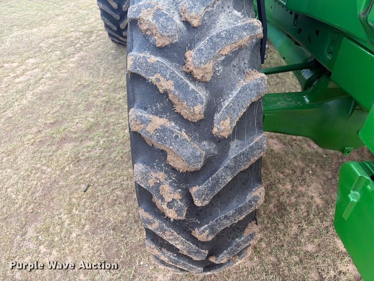 image for item EW4374 1989 John Deere 4955 MFWD tractor