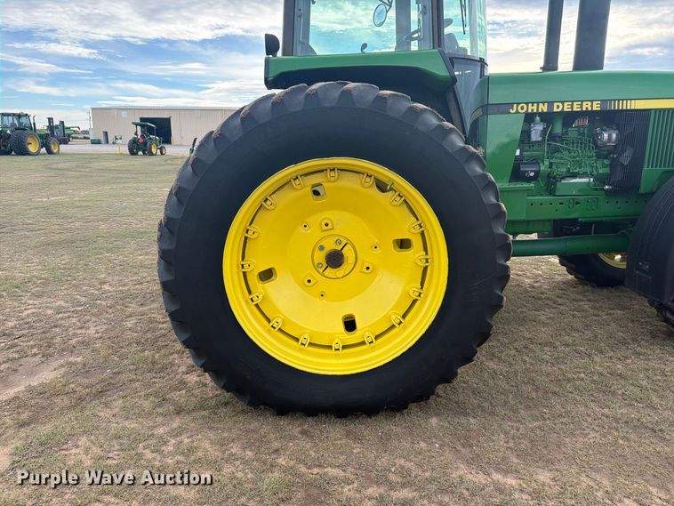 image for item EW4374 1989 John Deere 4955 MFWD tractor