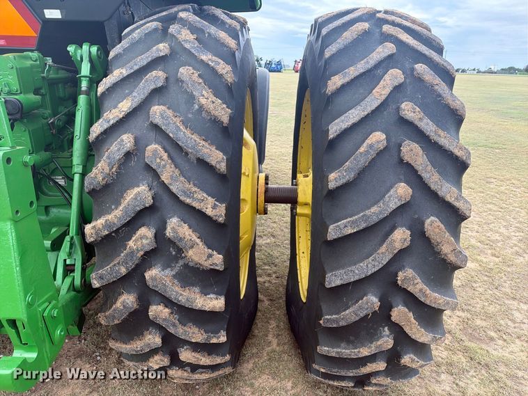 image for item EW4374 1989 John Deere 4955 MFWD tractor