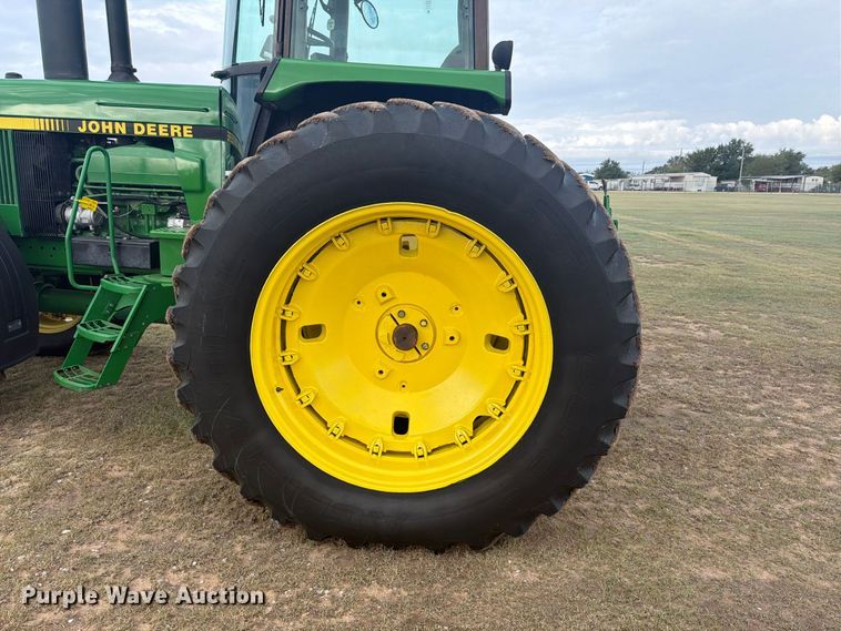 image for item EW4374 1989 John Deere 4955 MFWD tractor