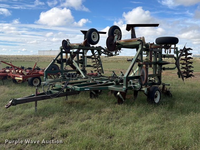 Sunflower 3370-33 sweep plow