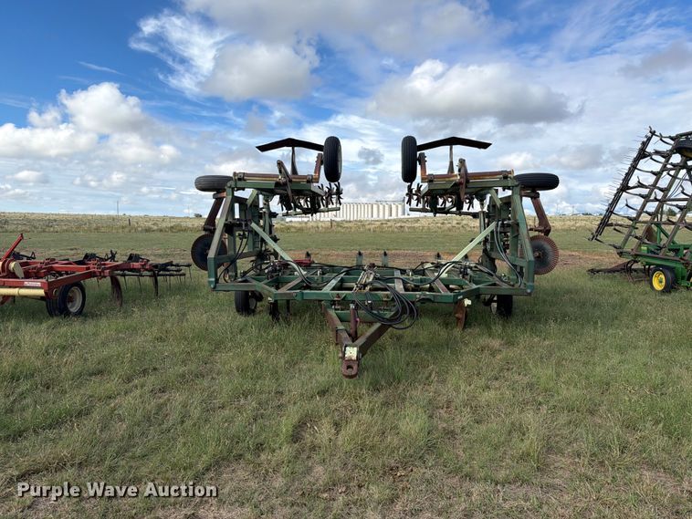 image for item EW4398 Sunflower 3370-33 sweep plow