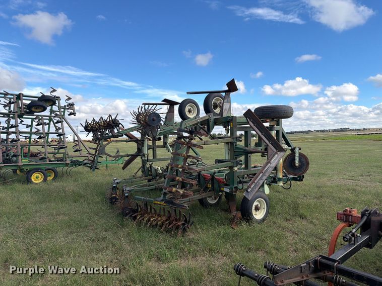 image for item EW4398 Sunflower 3370-33 sweep plow