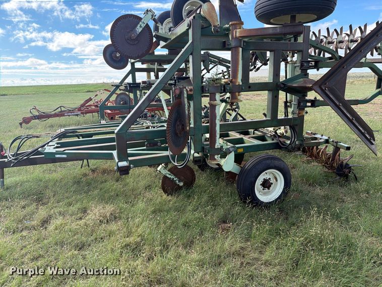 image for item EW4398 Sunflower 3370-33 sweep plow