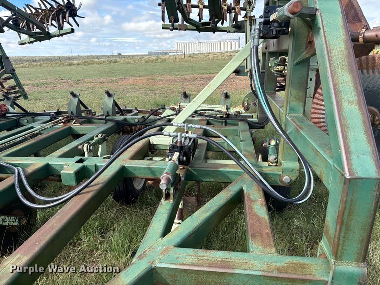 image for item EW4398 Sunflower 3370-33 sweep plow