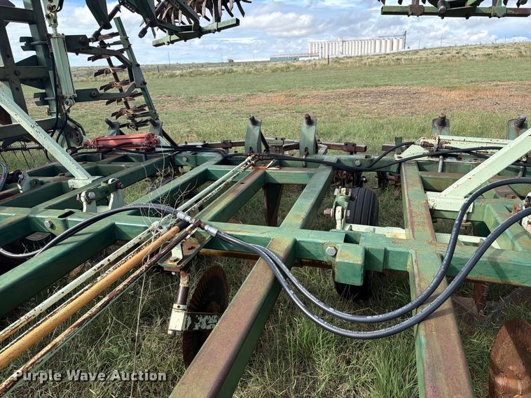 image for item EW4398 Sunflower 3370-33 sweep plow