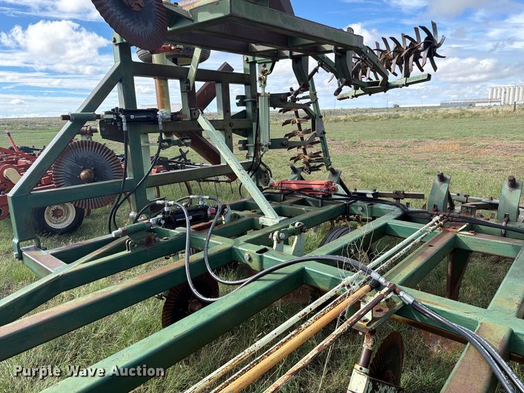 image for item EW4398 Sunflower 3370-33 sweep plow