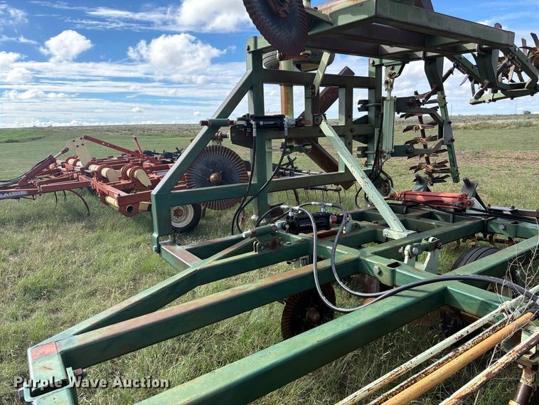 image for item EW4398 Sunflower 3370-33 sweep plow