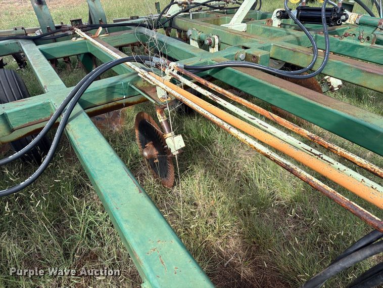 image for item EW4398 Sunflower 3370-33 sweep plow