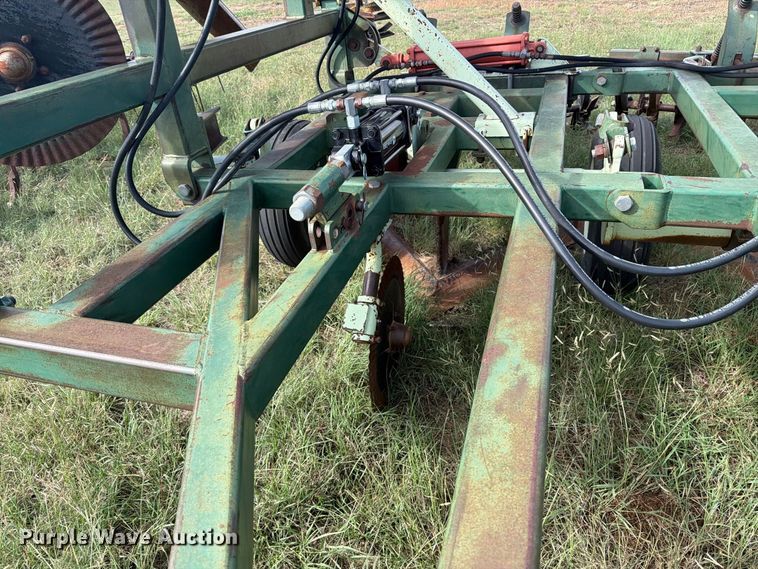 image for item EW4398 Sunflower 3370-33 sweep plow