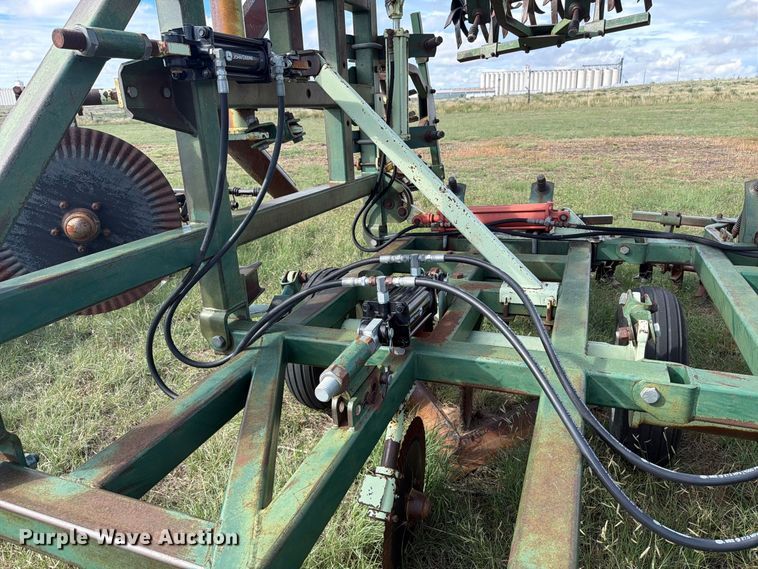image for item EW4398 Sunflower 3370-33 sweep plow