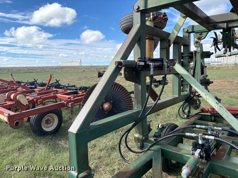 image for item EW4398 Sunflower 3370-33 sweep plow