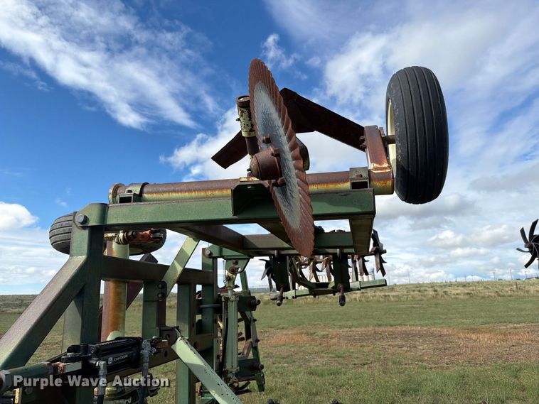 image for item EW4398 Sunflower 3370-33 sweep plow