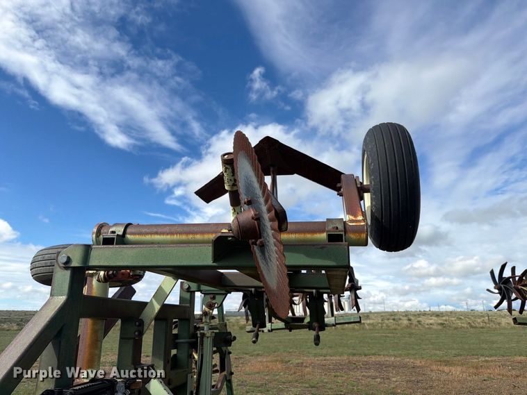 image for item EW4398 Sunflower 3370-33 sweep plow
