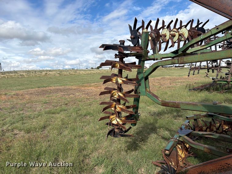 image for item EW4398 Sunflower 3370-33 sweep plow