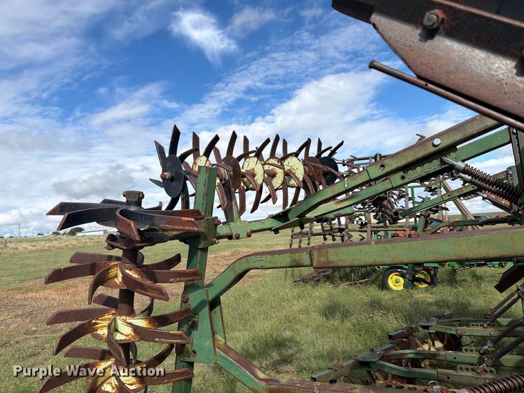 image for item EW4398 Sunflower 3370-33 sweep plow