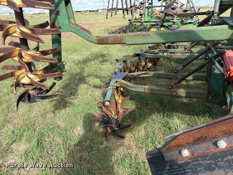 image for item EW4398 Sunflower 3370-33 sweep plow